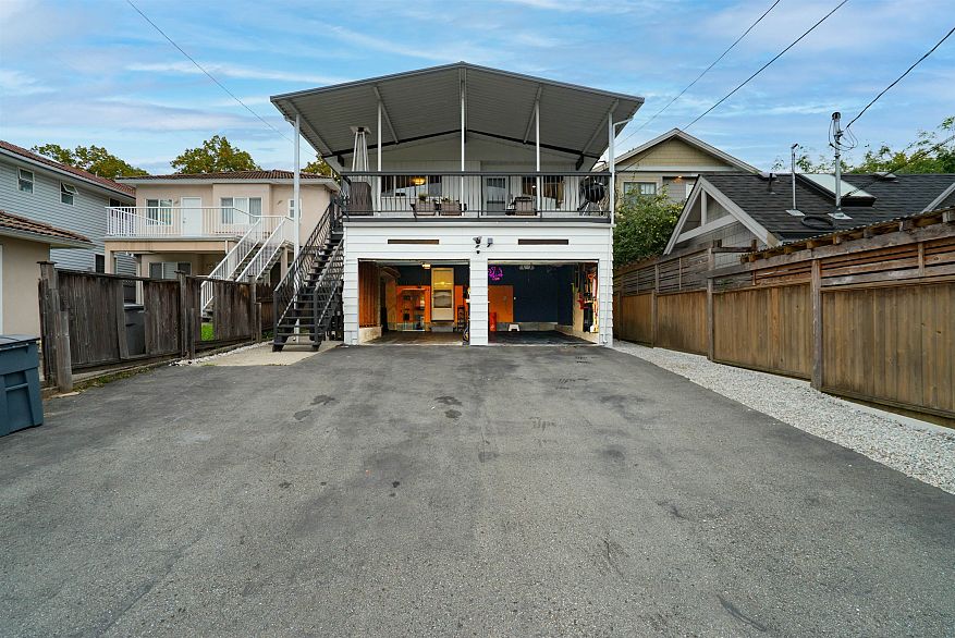 5885 Sherbrooke Street