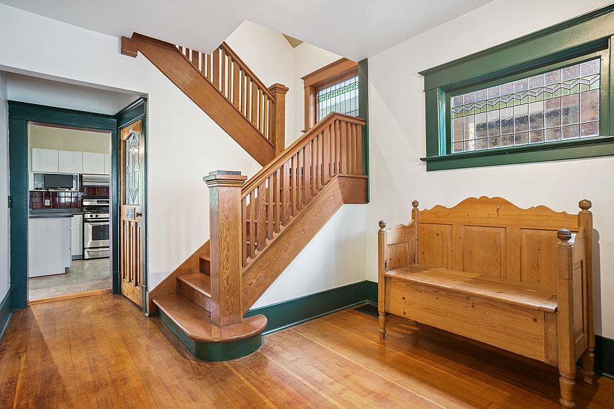 1842 Macdonald Street