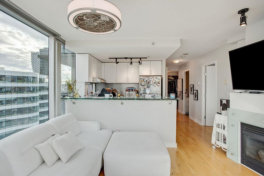 1702 1003 Burnaby Street