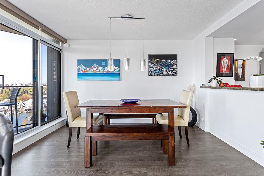 1902 455 Beach Crescent