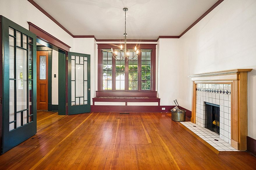 1842 Macdonald Street