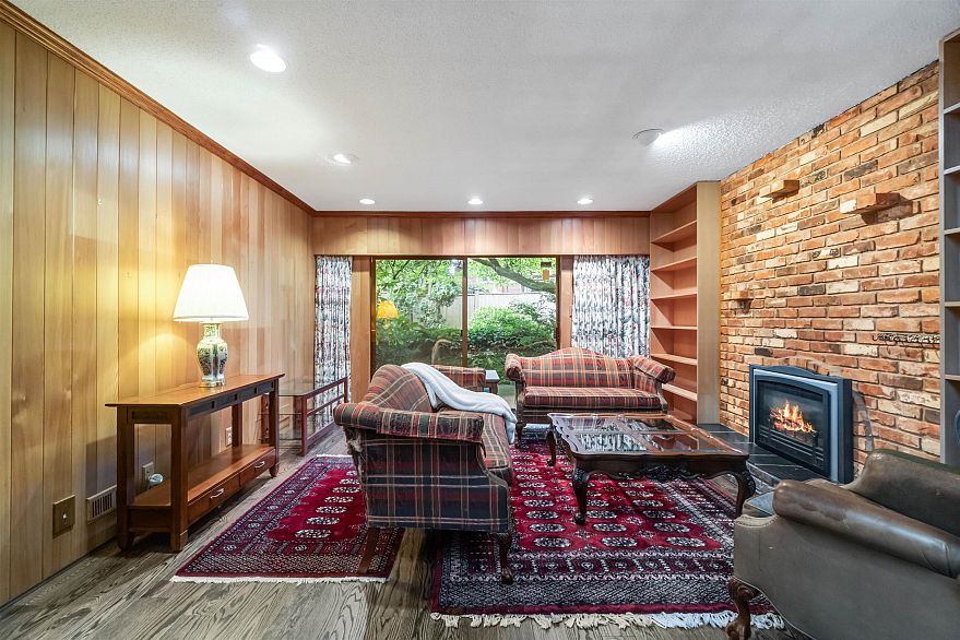 4262 Yuculta Crescent