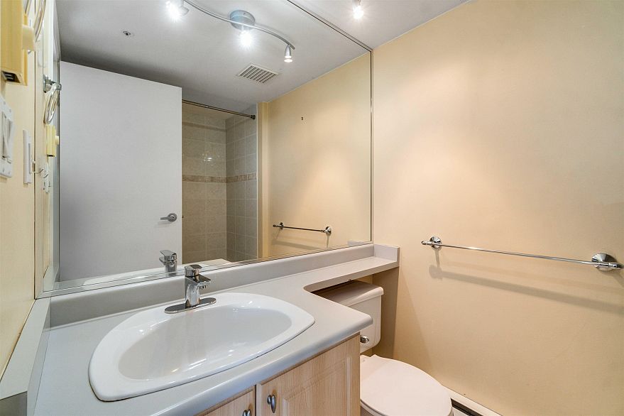 1002 2121 W 38th Avenue