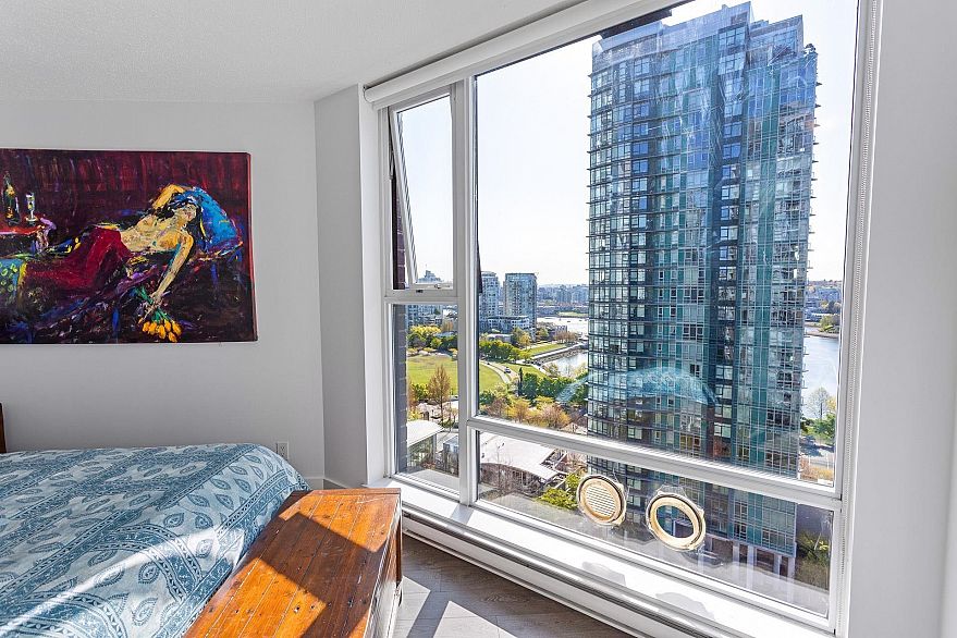 1902 455 Beach Crescent