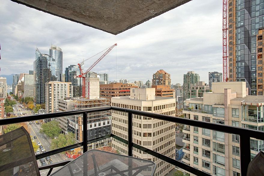1702 1003 Burnaby Street