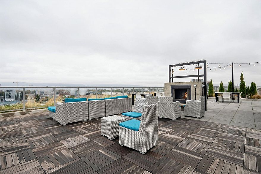 365 250 E 6th Avenue