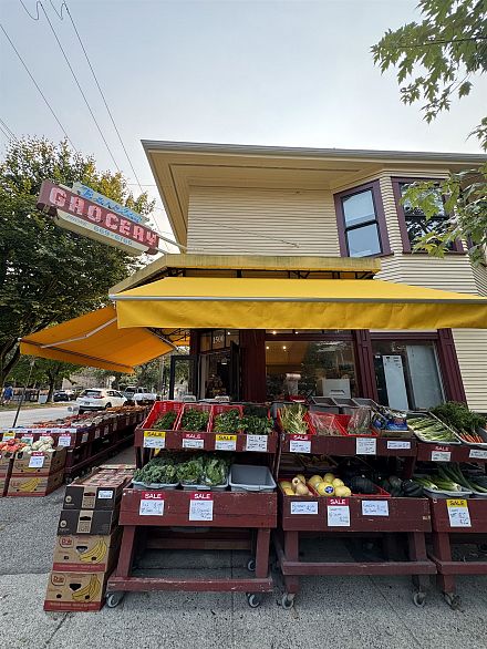 202 1550 Barclay Street