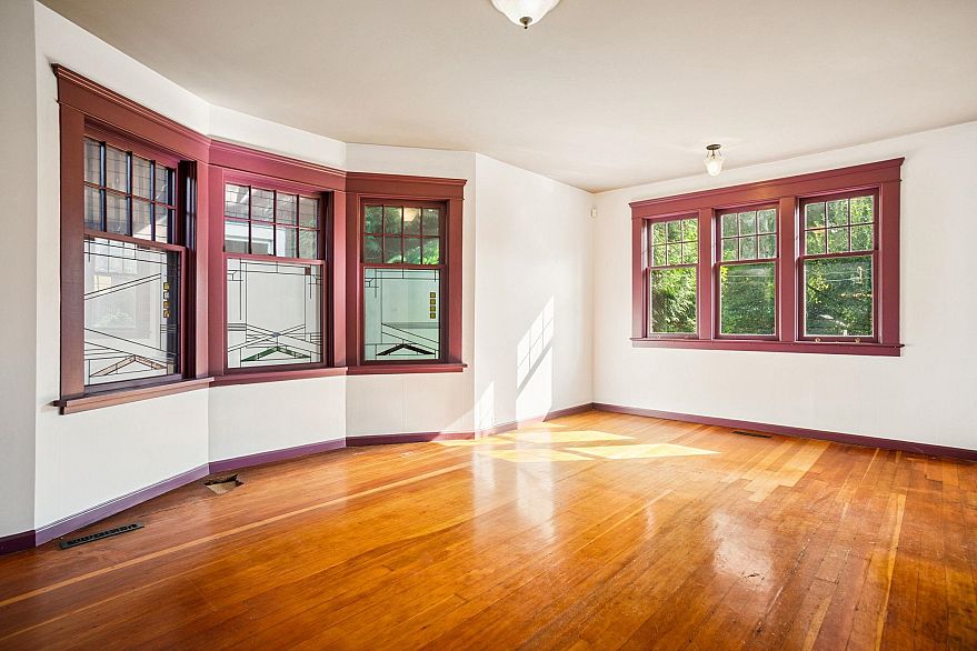 1842 Macdonald Street