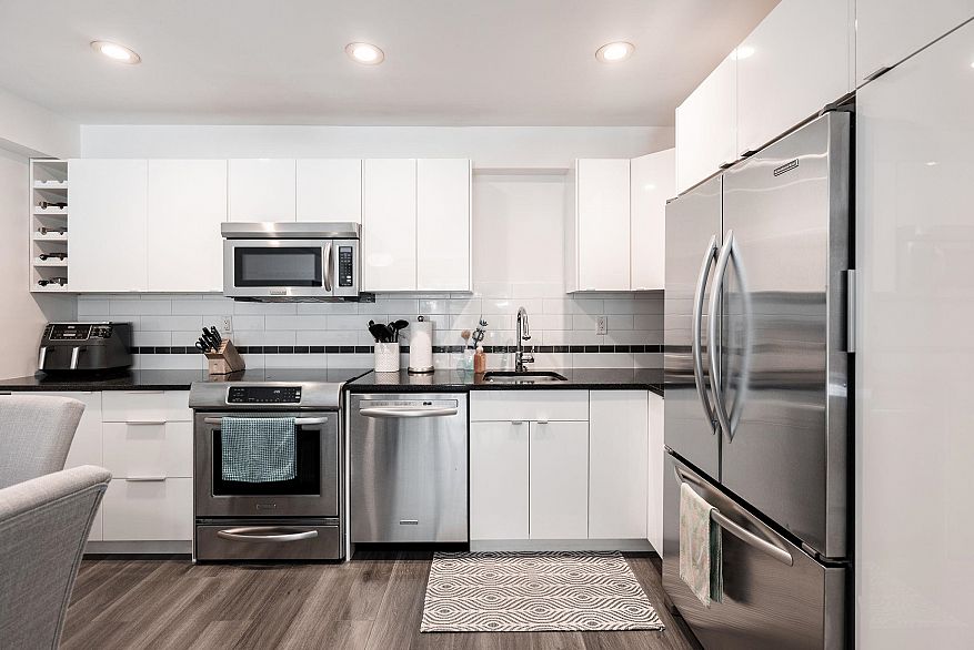 106 825 E 7th Avenue