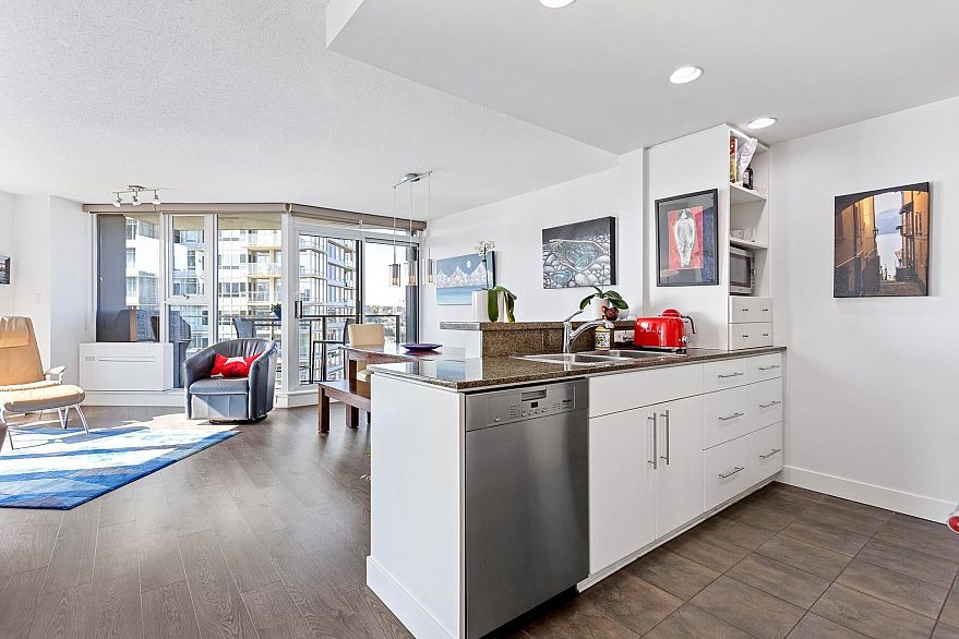 1902 455 Beach Crescent