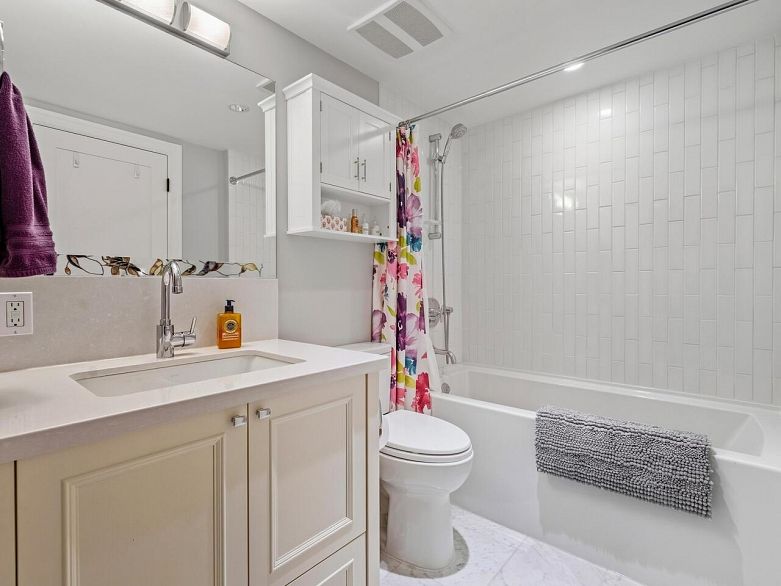 100 656 W 13th Avenue