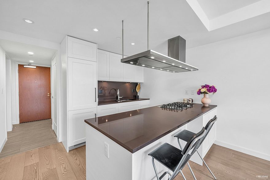 2303 3355 Binning Road