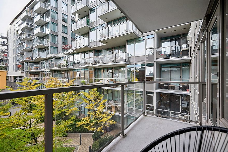 365 250 E 6th Avenue