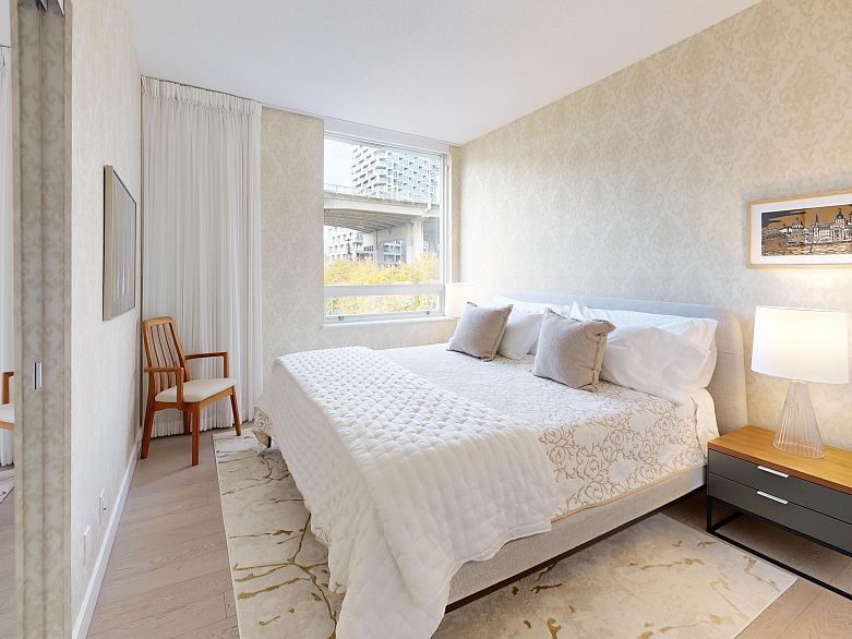 503 638 Beach Crescent