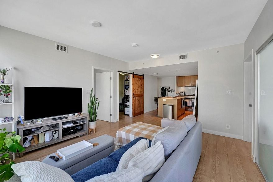 1510 111 E 1st Avenue