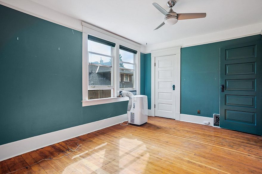 1842 Macdonald Street