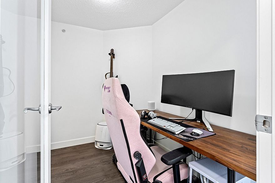 1902 455 Beach Crescent