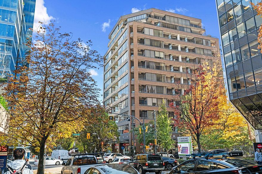 910 1010 Howe Street