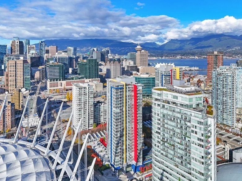 2205 111 W Georgia Street