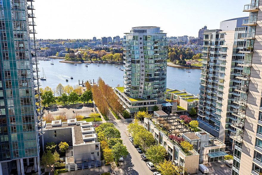 1902 455 Beach Crescent