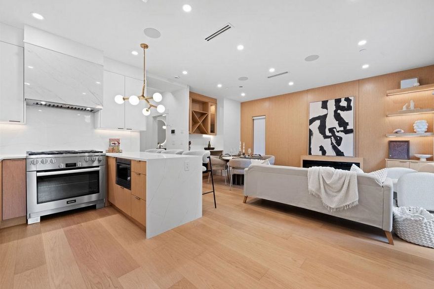 1 4549 W 11th Avenue