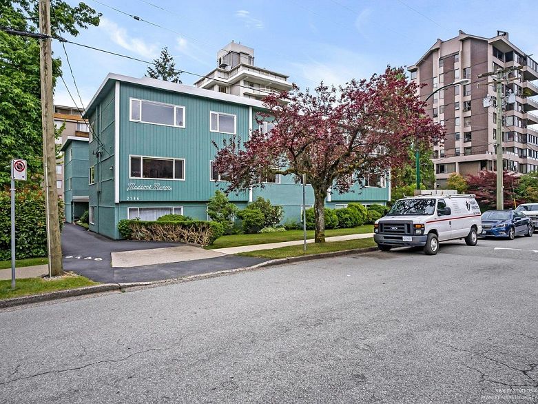 3 2146 W 43rd Avenue