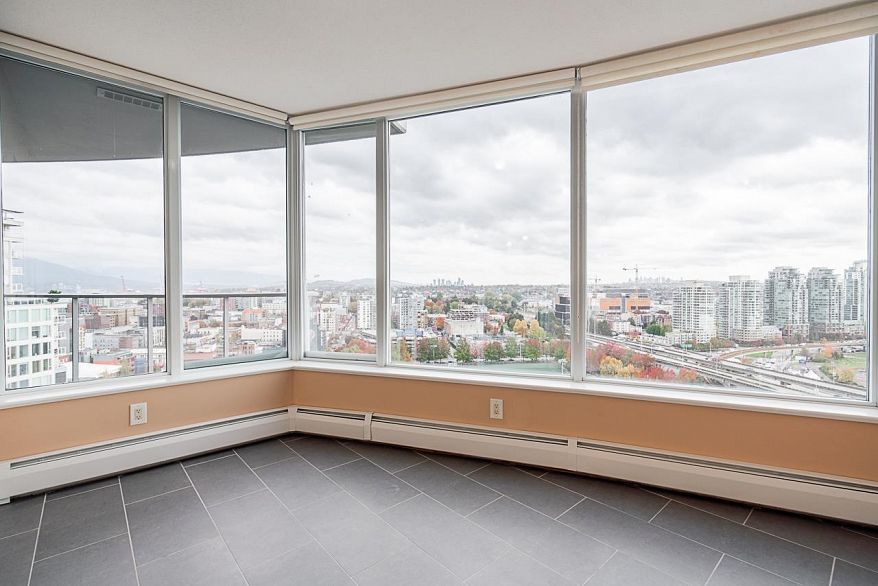 2608 58 Keefer Place