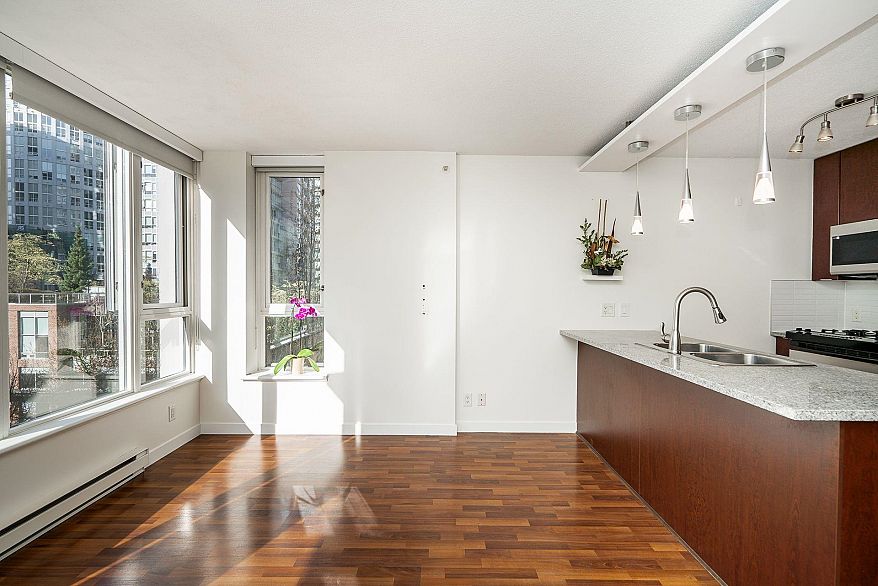 601 1001 Richards Street