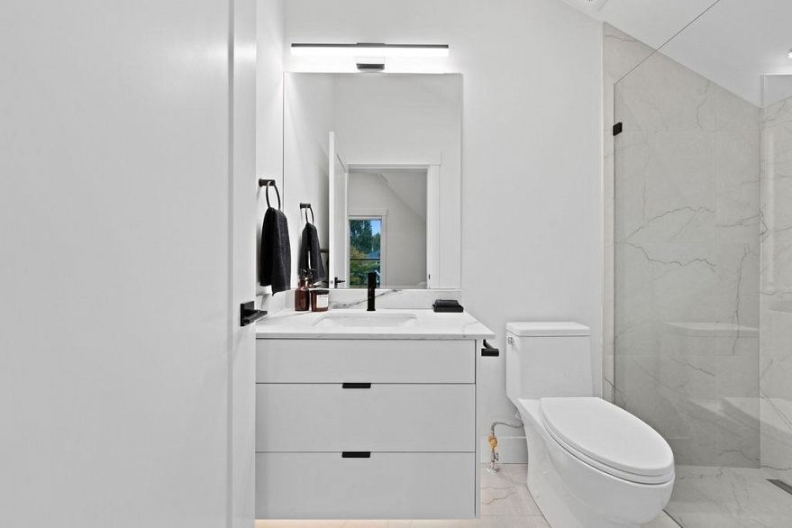 1 4549 W 11th Avenue