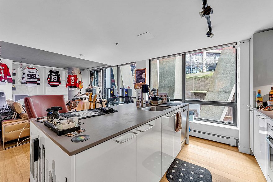 205 128 W Cordova Street