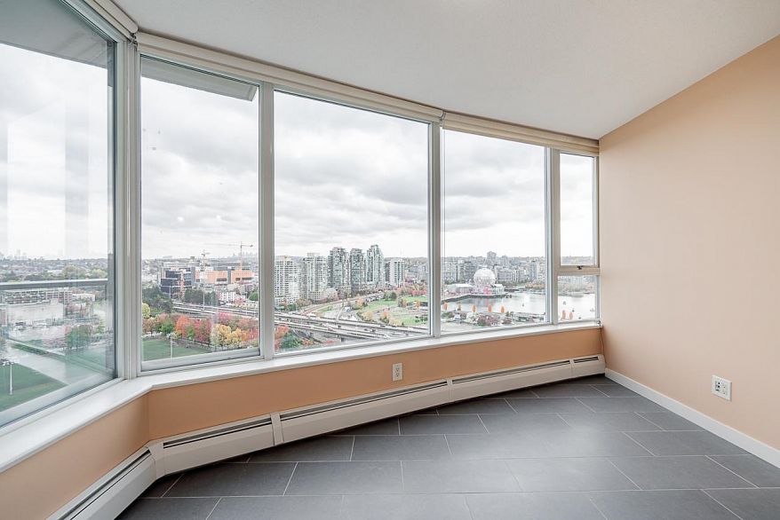 2608 58 Keefer Place