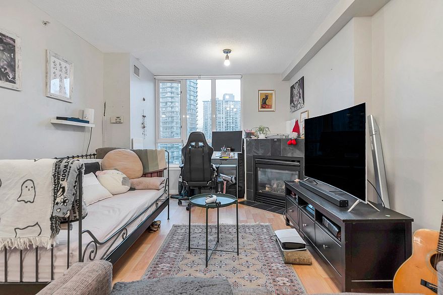 1501 63 Keefer Place