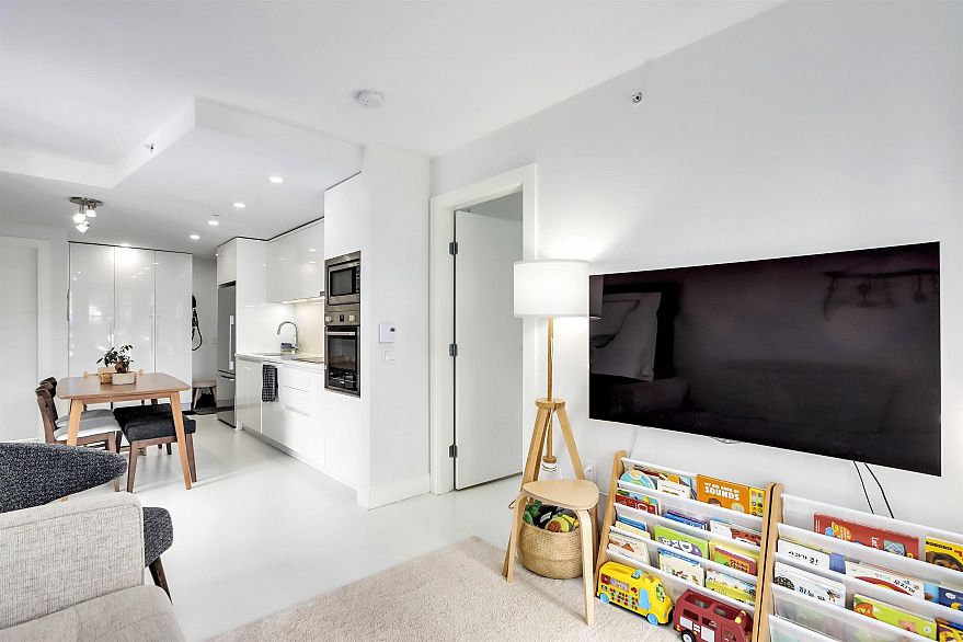 303 2239 W 7th Avenue