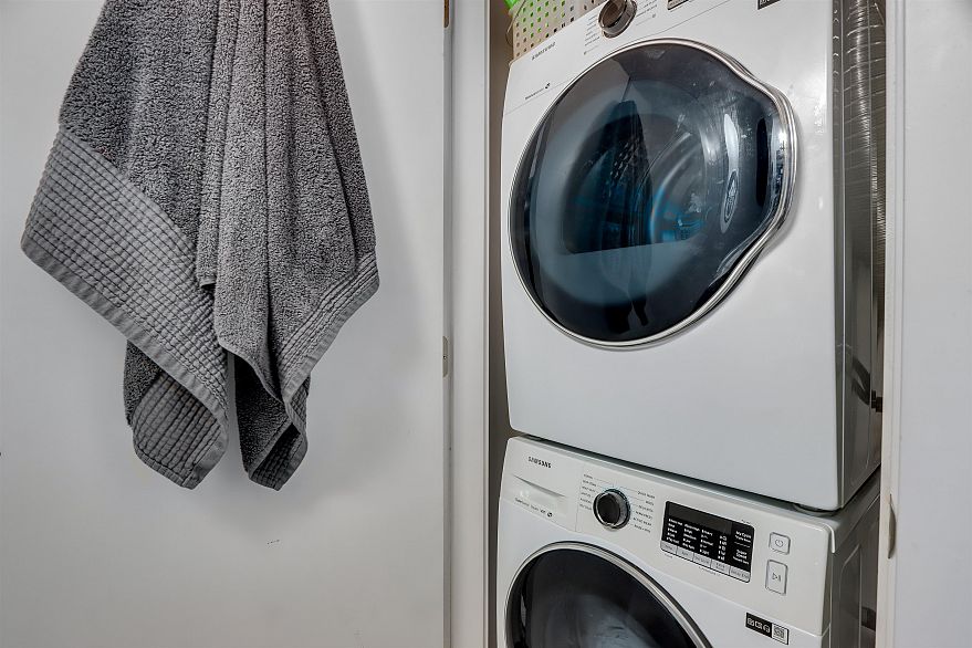 207 1618 Quebec Street