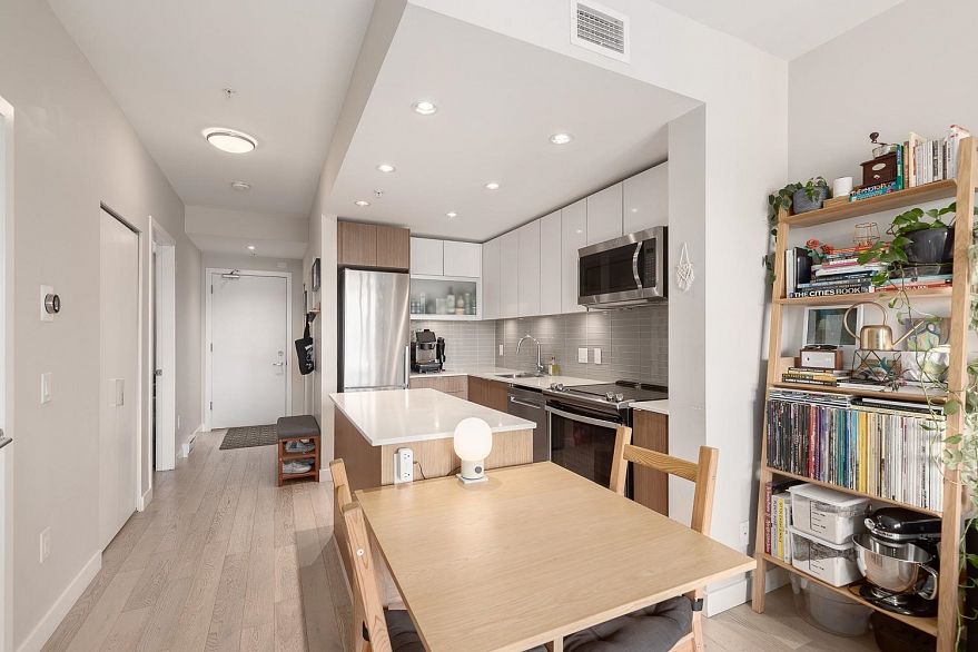 311 688 E 19th Avenue