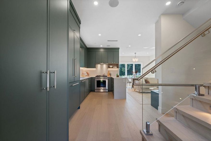 2 8508 East Boulevard