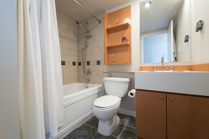 1438 RICHARDS STREET, Vancouver BC V6Z 3B8