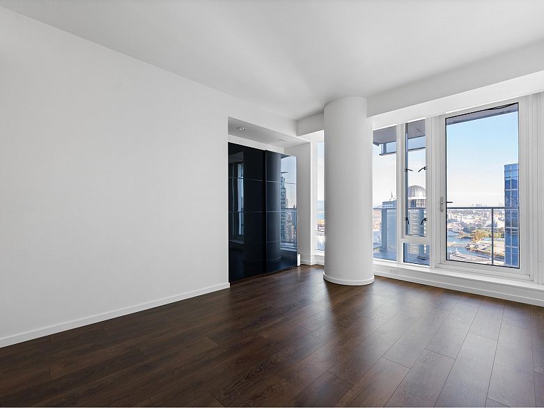 2701 1011 W Cordova Street