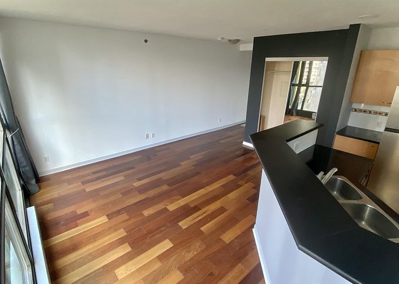 905 1367 Alberni Street