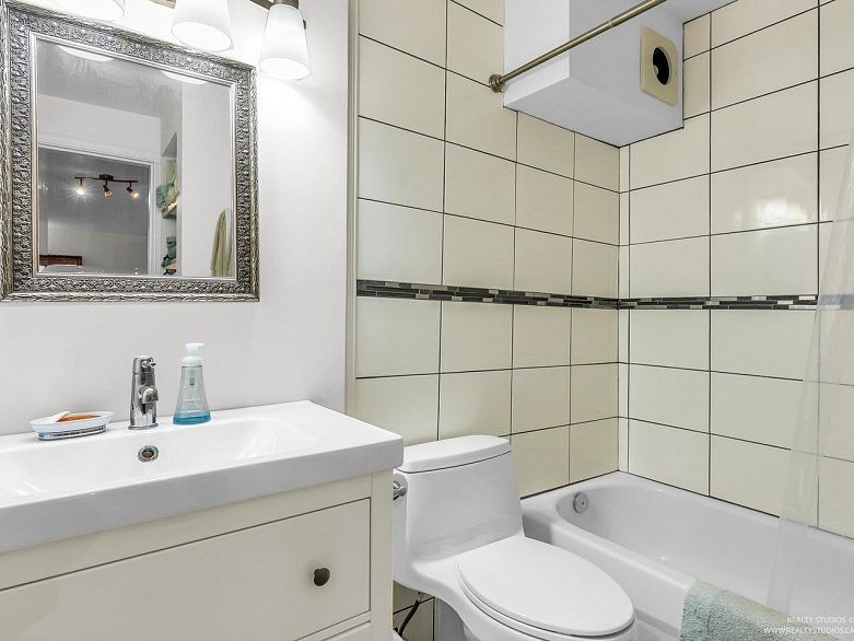 3 2146 W 43rd Avenue