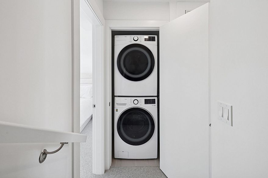 211 1008 W 47th Avenue