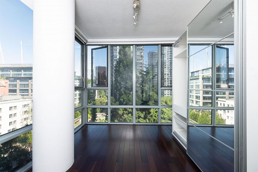 801 930 Cambie Street