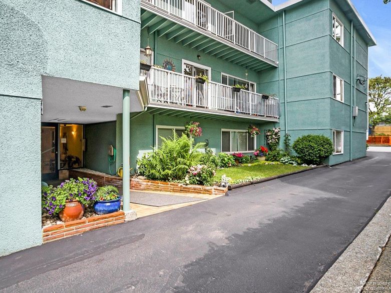 3 2146 W 43rd Avenue