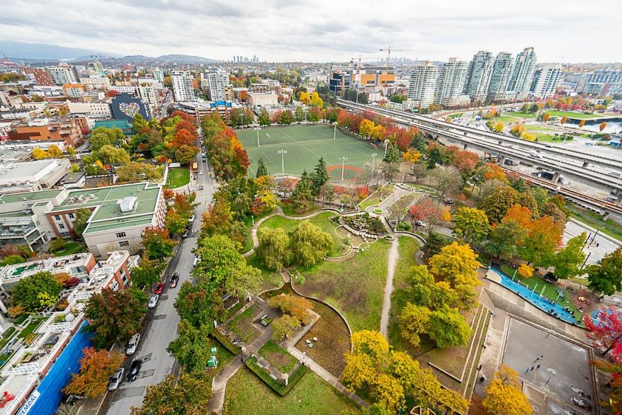 2608 58 Keefer Place