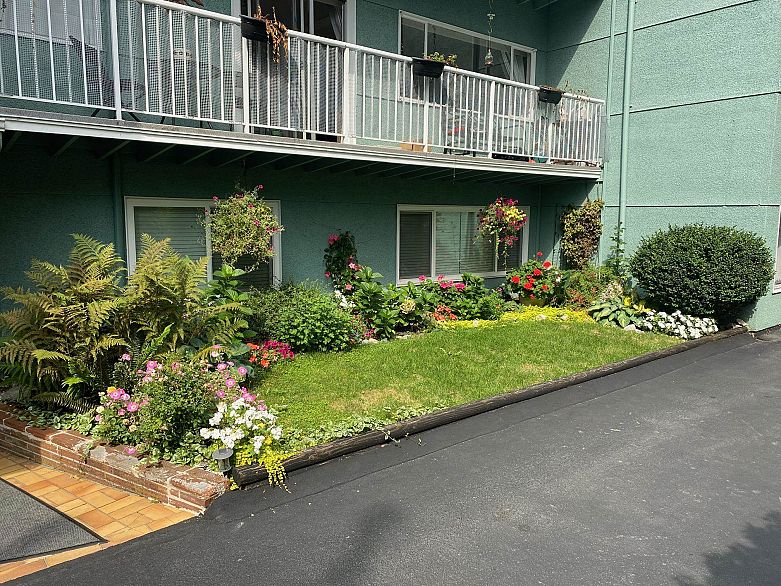 3 2146 W 43rd Avenue