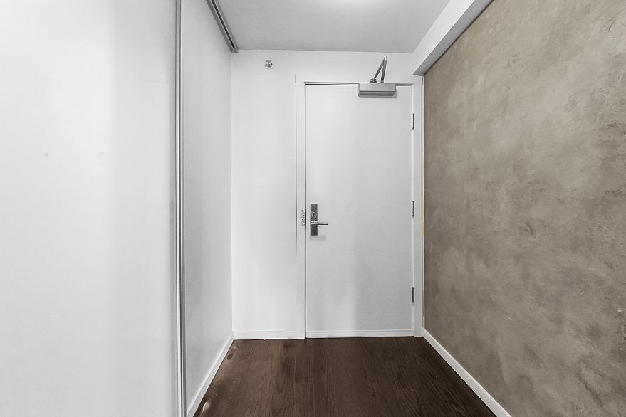 2204 999 Seymour Street