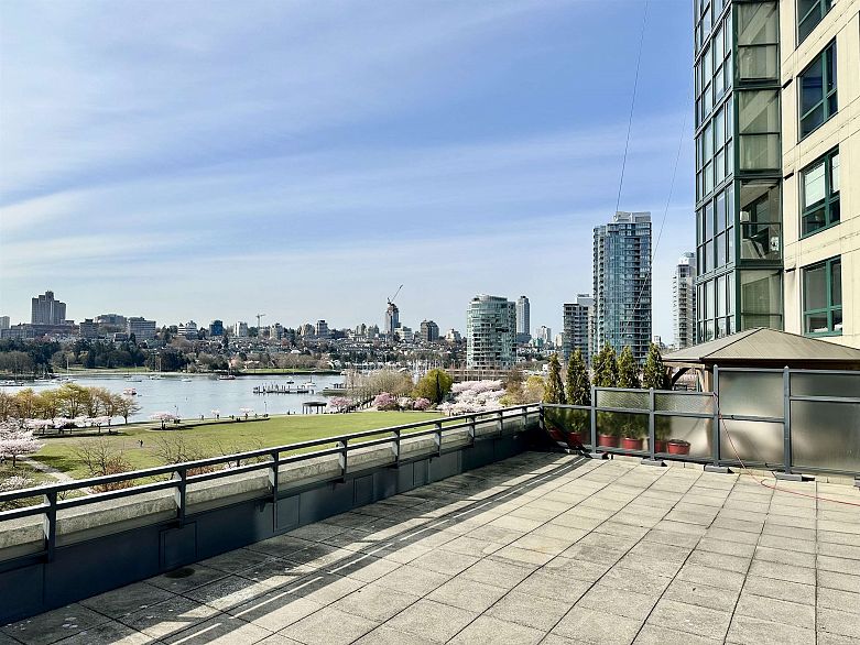 706 289 Drake Street