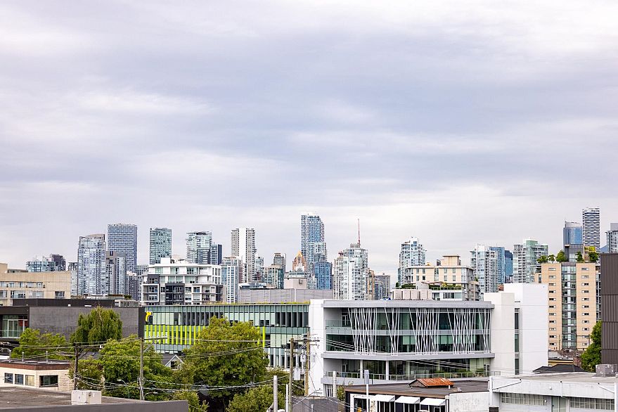 303 128 W 6th Avenue