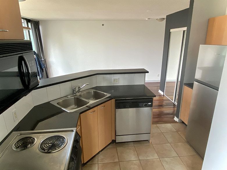 905 1367 Alberni Street