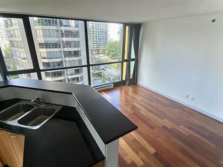 905 1367 Alberni Street